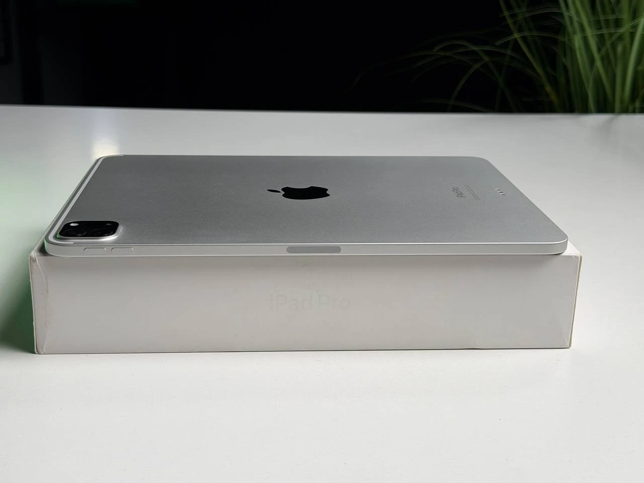 ВЖИВАНИЙ Б/У iPad Pro 11" 2022 Wi-Fi 128GB Silver (MNXE3) - Стан: гарний | Акумулятор: 90% | Комплектація: повний | Гарантія: 3 міс.