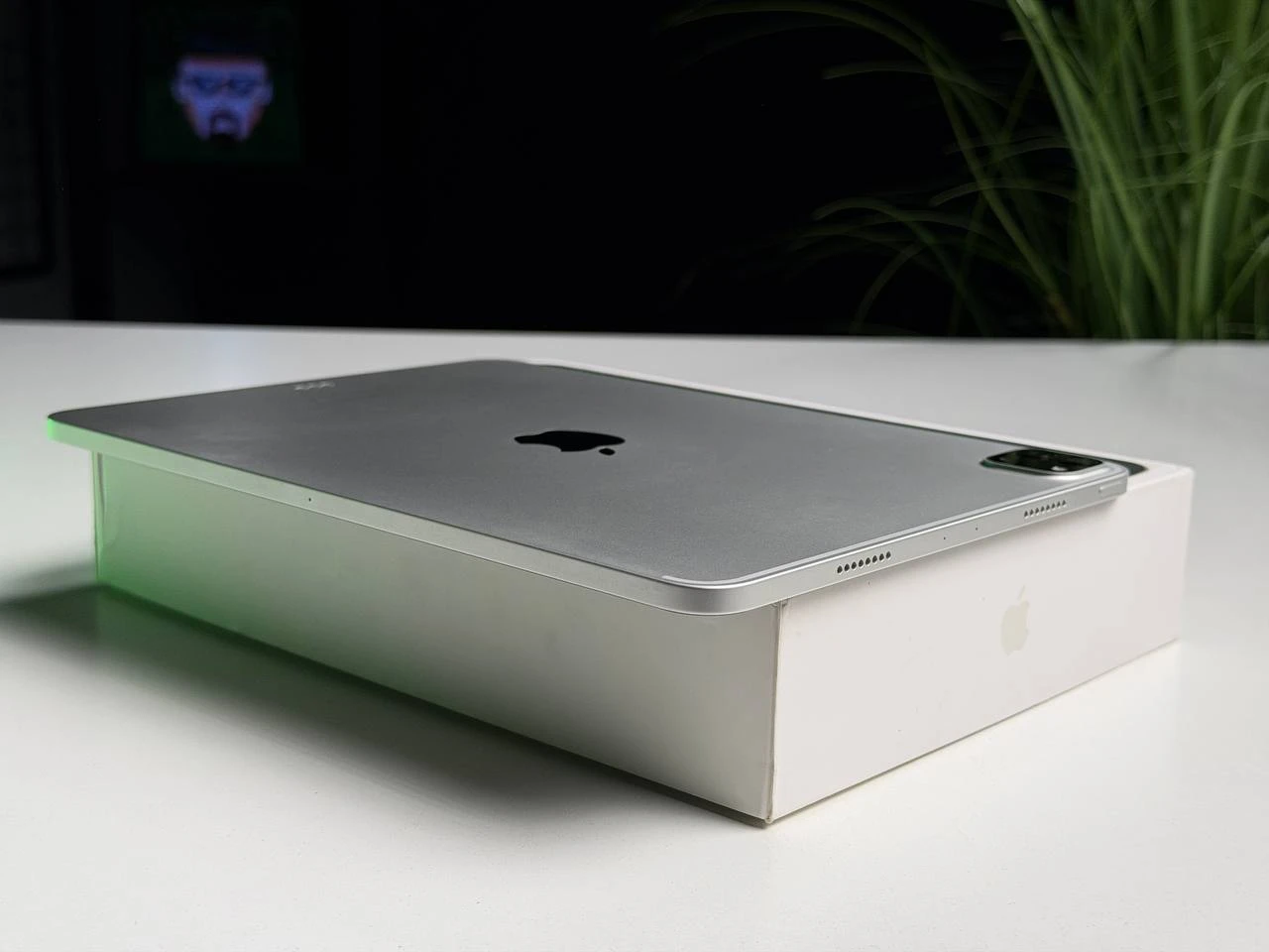 ВЖИВАНИЙ Б/У iPad Pro 11" 2022 Wi-Fi 128GB Silver (MNXE3) - Стан: гарний | Акумулятор: 90% | Комплектація: повний | Гарантія: 3 міс.
