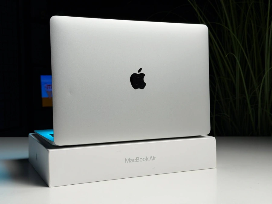 ВЖИВАНИЙ Б/У MacBook Air 13" M1/8CPU/7GPU/8GB/256GB Silver 2020 (MGN93) - Стан: гарний | Акумулятор: 83% | Комплектація: повний | Гарантія: 3 міс.