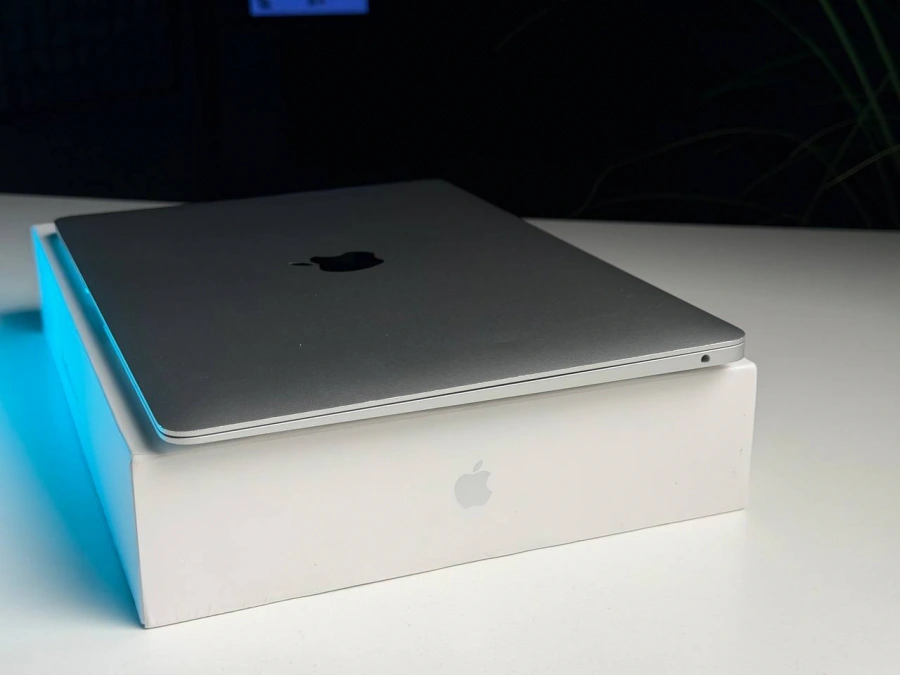 ВЖИВАНИЙ Б/У MacBook Air 13" M1/8CPU/7GPU/8GB/256GB Silver 2020 (MGN93) - Стан: гарний | Акумулятор: 83% | Комплектація: повний | Гарантія: 3 міс.