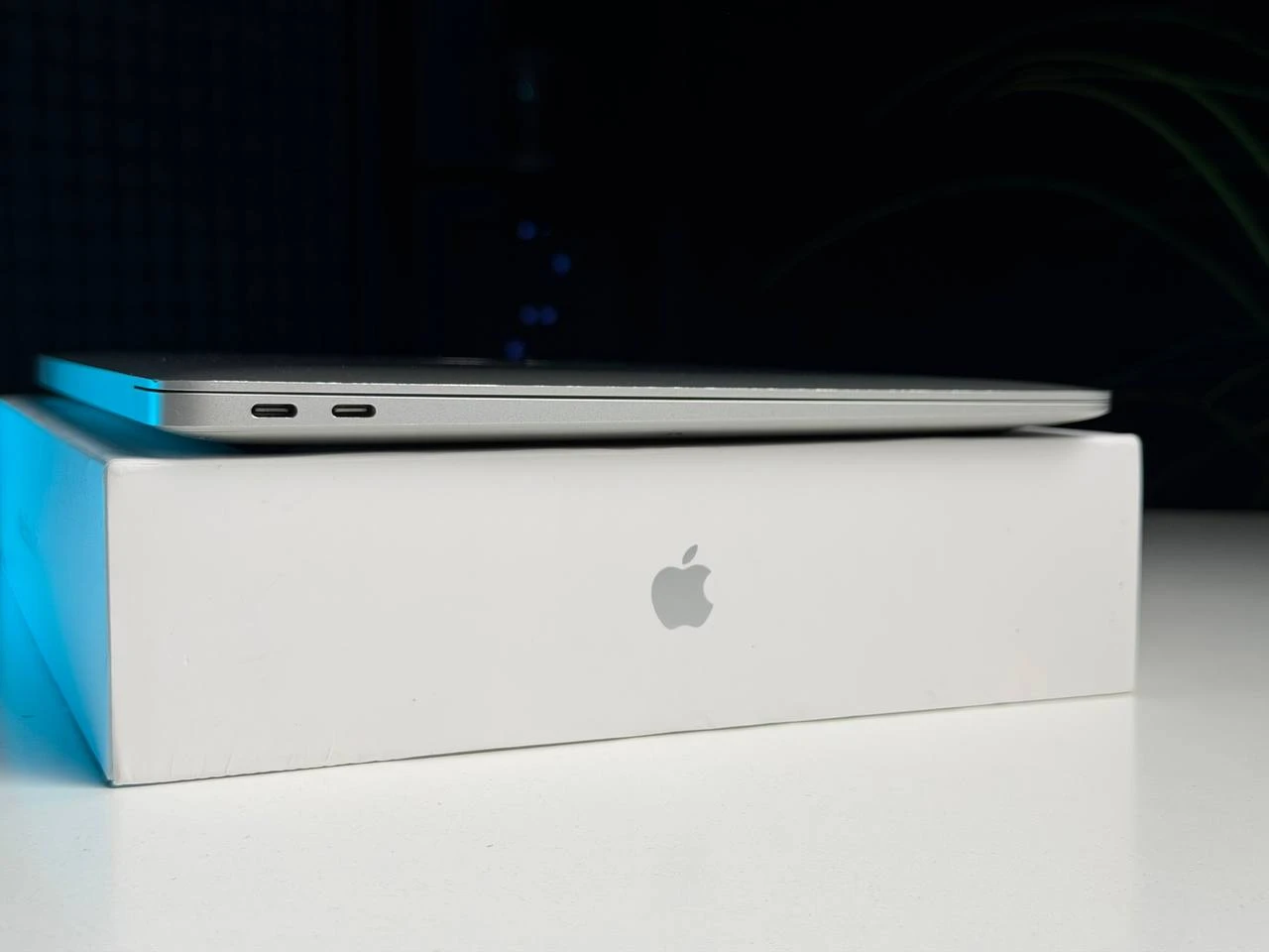 ВЖИВАНИЙ Б/У MacBook Air 13" M1/8CPU/7GPU/8GB/256GB Silver 2020 (MGN93) - Стан: гарний | Акумулятор: 83% | Комплектація: повний | Гарантія: 3 міс.