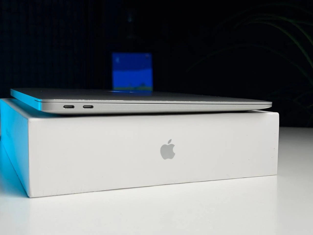 ВЖИВАНИЙ Б/У MacBook Air 13" M1/8CPU/7GPU/8GB/256GB Silver 2020 (MGN93) - Стан: гарний | Акумулятор: 83% | Комплектація: повний | Гарантія: 3 міс.