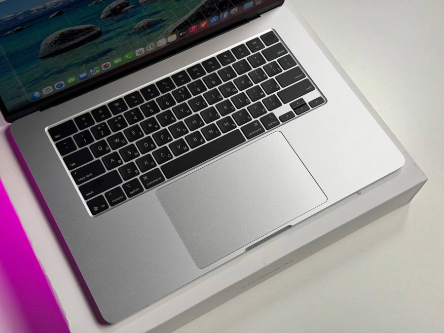 ВИТРИННЫЙ MacBook Air 15" 2025 M4/10CPU/10GPU/32GB/1TB Silver (Z1DB000G6) - Состояние: идеальный | Аккумулятор: 100% | Комплектация: полный | Гарантия: 3 мес.