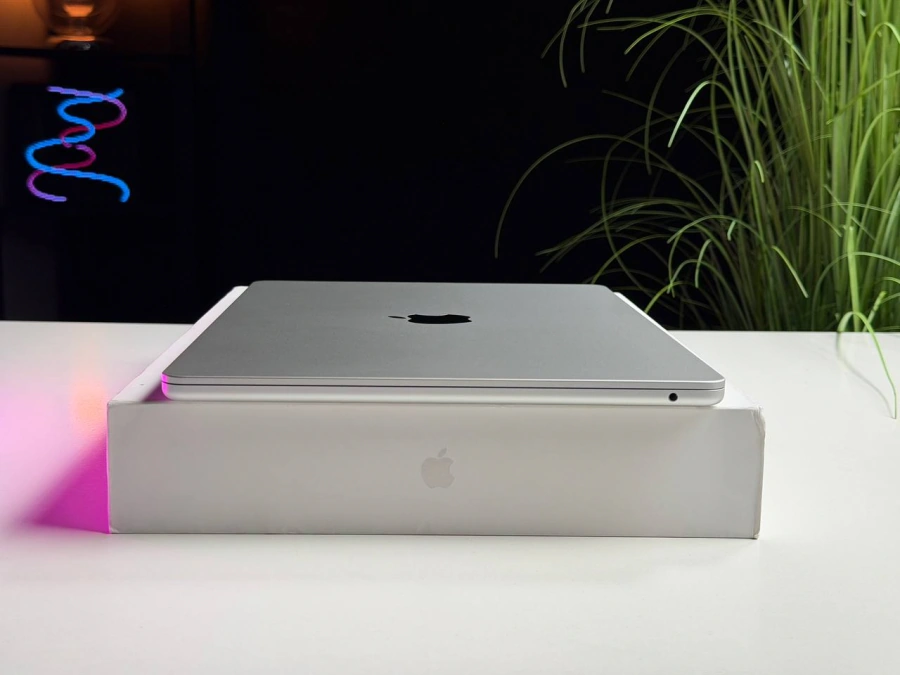 ВИТРИННЫЙ MacBook Air 15" 2025 M4/10CPU/10GPU/32GB/1TB Silver (Z1DB000G6) - Состояние: идеальный | Аккумулятор: 100% | Комплектация: полный | Гарантия: 3 мес.