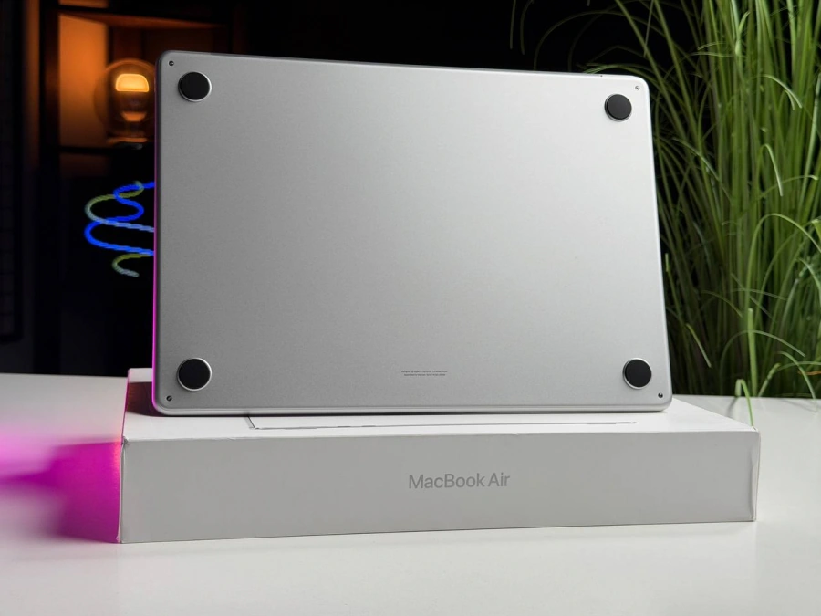 ВИТРИННЫЙ MacBook Air 15" 2025 M4/10CPU/10GPU/32GB/1TB Silver (Z1DB000G6) - Состояние: идеальный | Аккумулятор: 100% | Комплектация: полный | Гарантия: 3 мес.