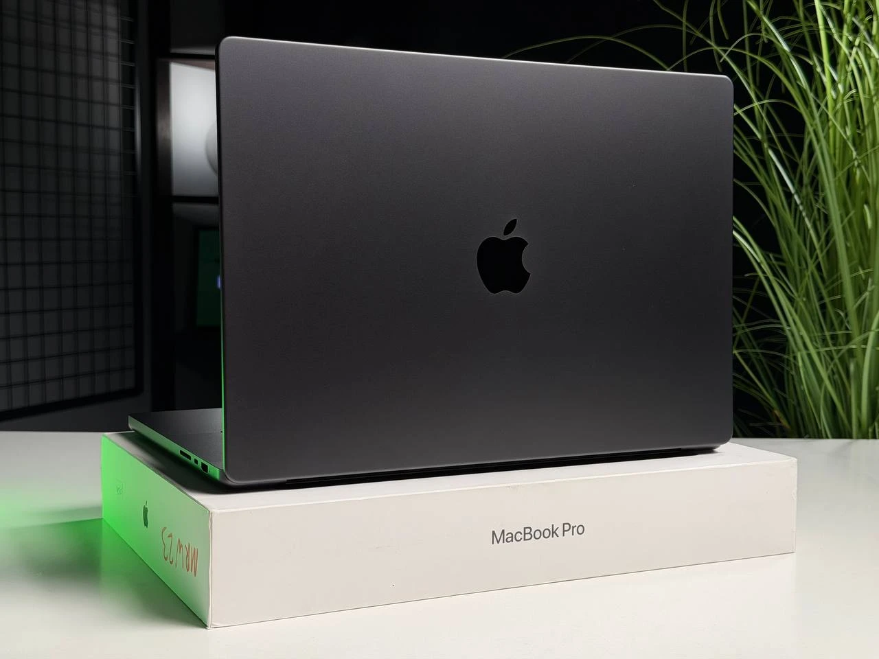ВЖИВАНИЙ Б/У MacBook Pro 16" M3 Pro/12CPU/18GPU/36GB/512GB Space Black 2023 (MRW23) - Стан: гарний | Акумулятор: 100% | Комплектація: повний | Гарантія: 3 міс.