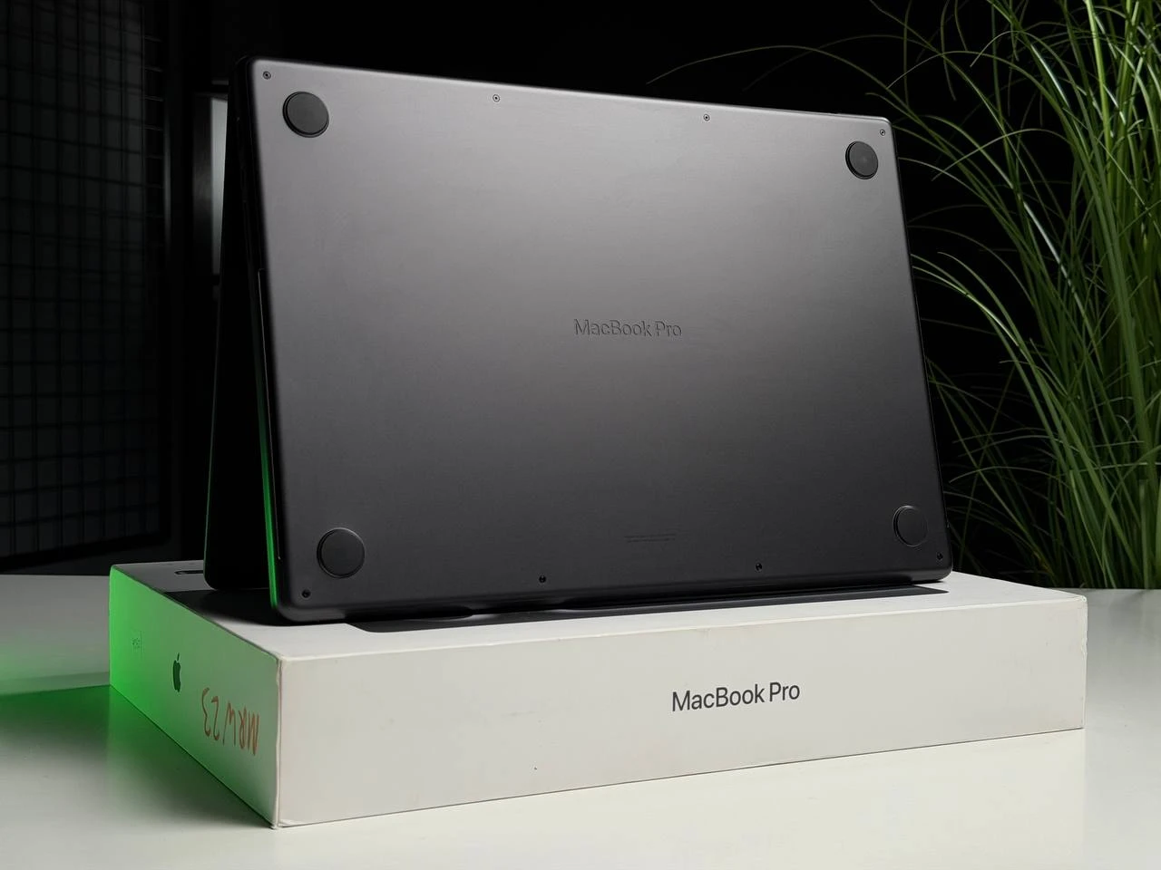 ВЖИВАНИЙ Б/У MacBook Pro 16" M3 Pro/12CPU/18GPU/36GB/512GB Space Black 2023 (MRW23) - Стан: гарний | Акумулятор: 100% | Комплектація: повний | Гарантія: 3 міс.