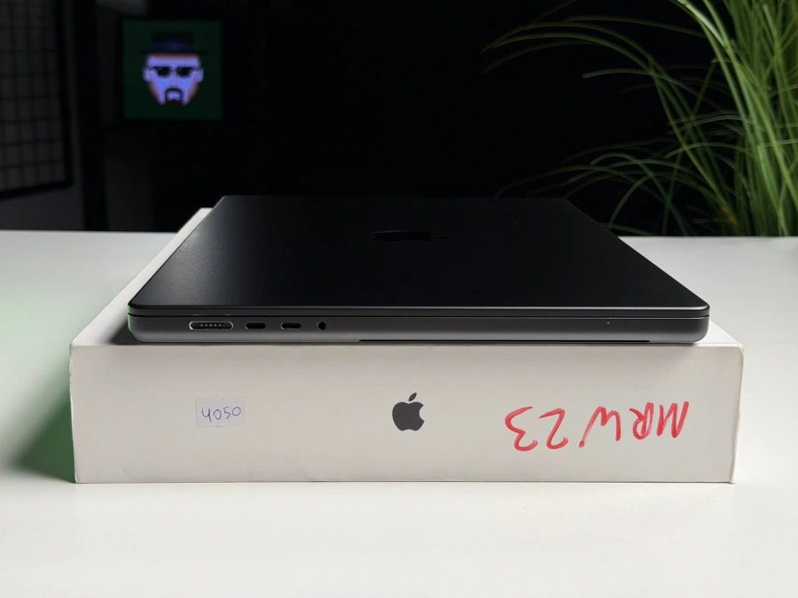 ВЖИВАНИЙ Б/У MacBook Pro 16" M3 Pro/12CPU/18GPU/36GB/512GB Space Black 2023 (MRW23) - Стан: гарний | Акумулятор: 100% | Комплектація: повний | Гарантія: 3 міс.