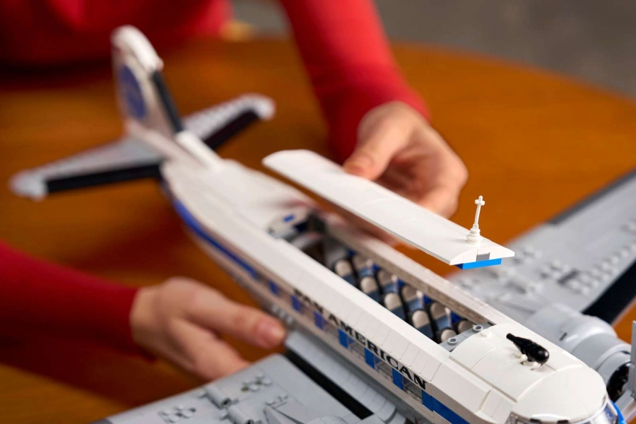 Блоковий конструктор LEGO Icons Авіалайнер Douglas DC-3 PAN AM (11378)