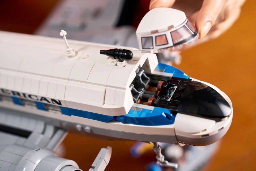 Блоковий конструктор LEGO Icons Авіалайнер Douglas DC-3 PAN AM (11378)