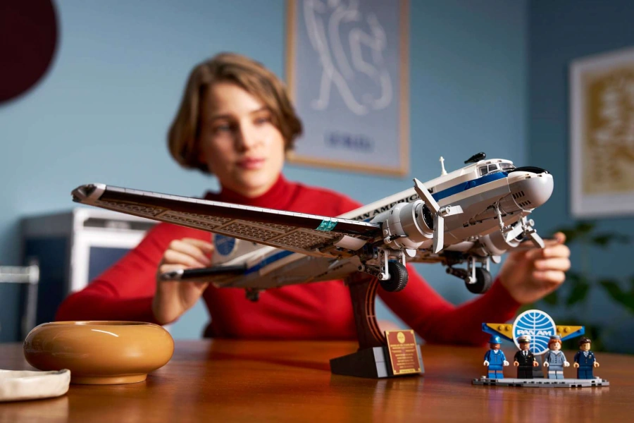 Блоковий конструктор LEGO Icons Авіалайнер Douglas DC-3 PAN AM (11378)
