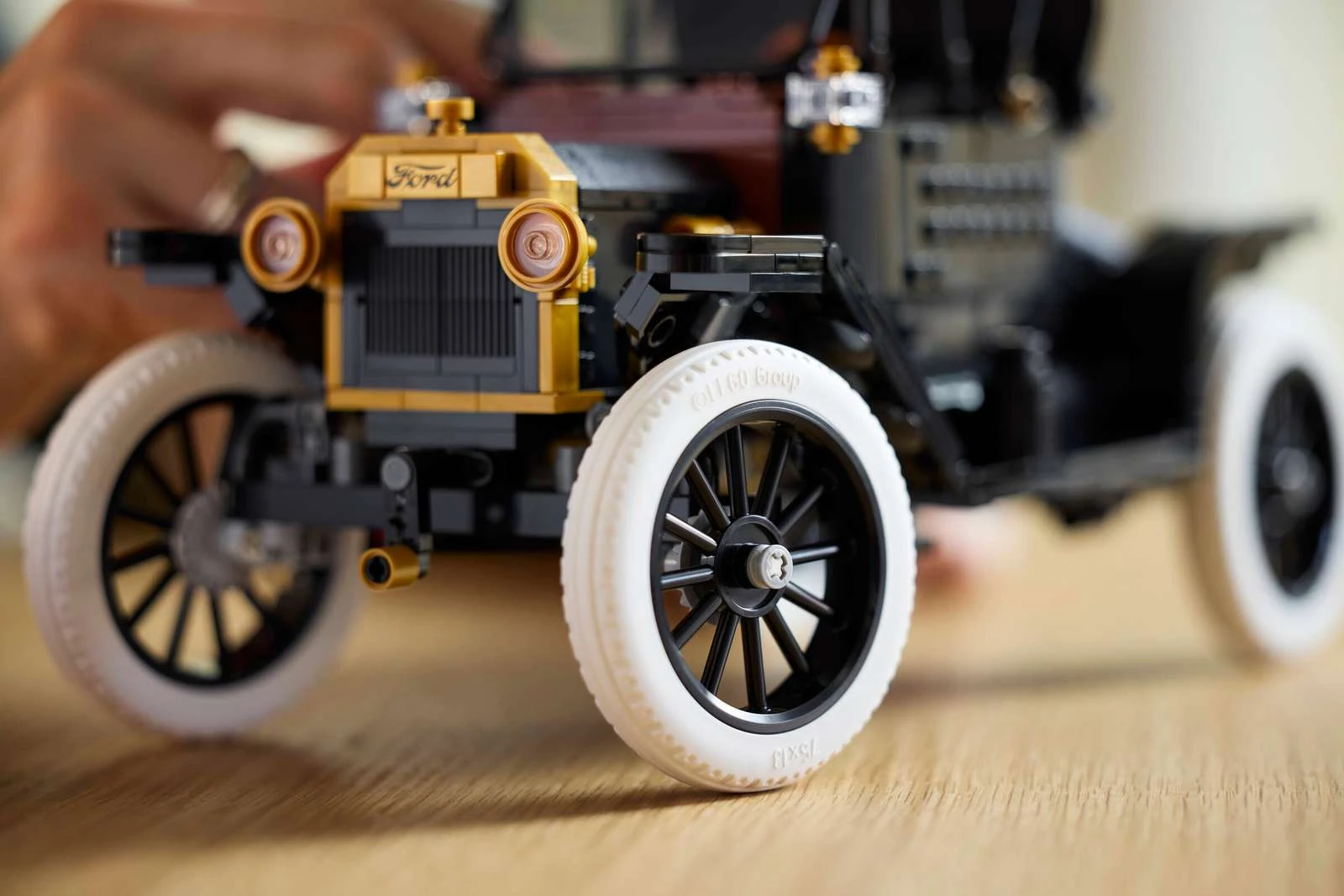 Блоковий конструктор LEGO Icons Ford Model T (11376)