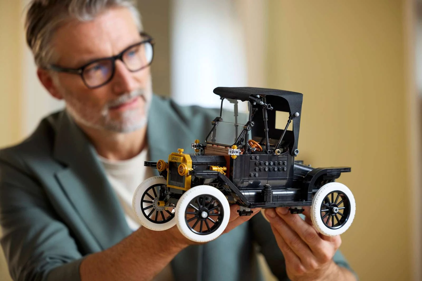 Блоковий конструктор LEGO Icons Ford Model T (11376)