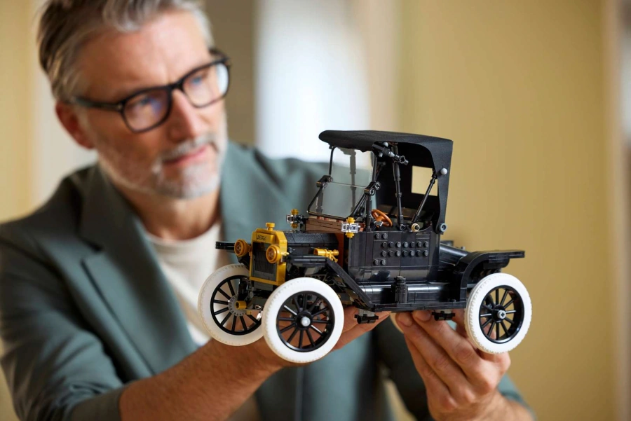 Блоковий конструктор LEGO Icons Ford Model T (11376)