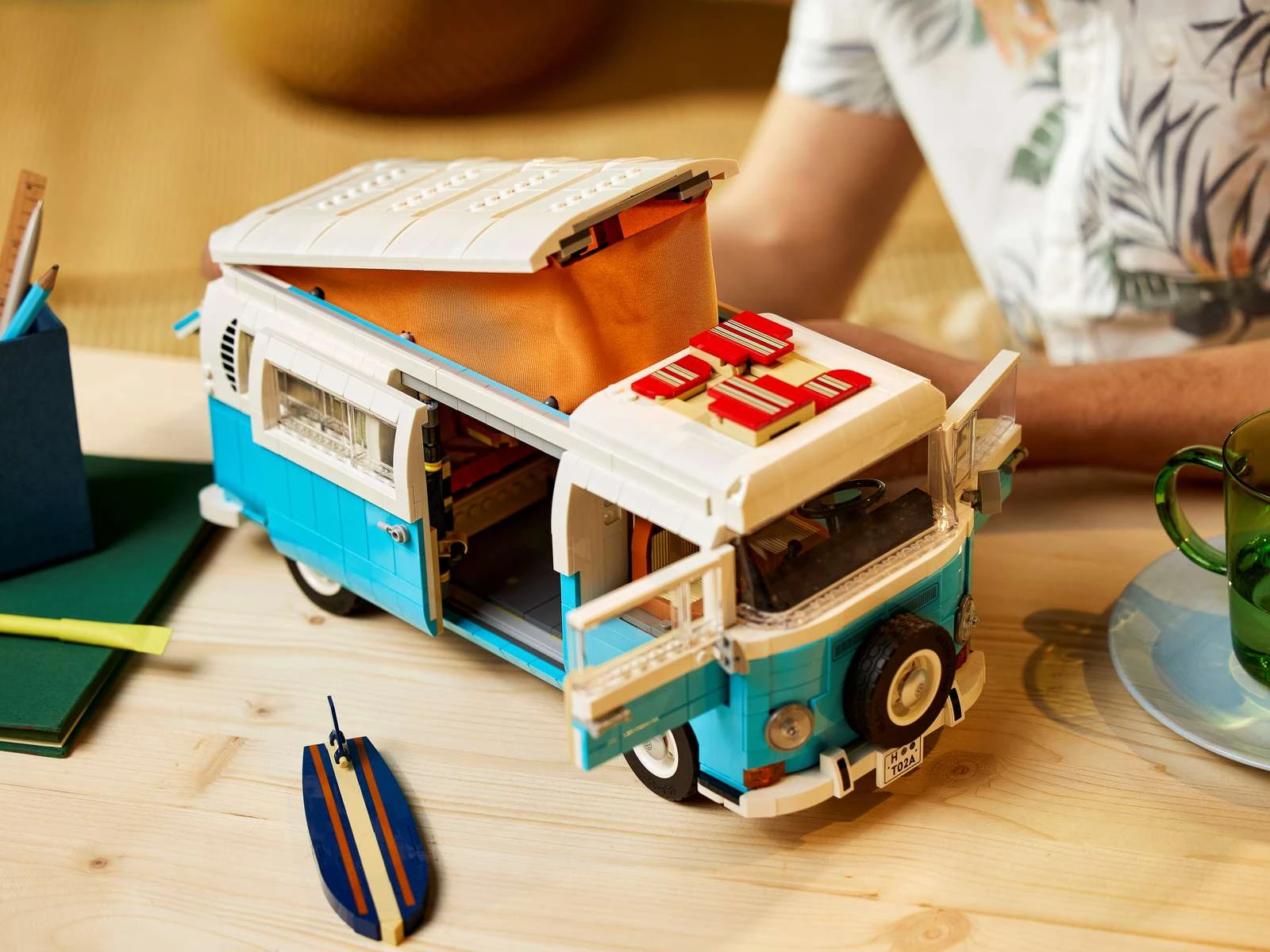 Блоковий конструктор LEGO Icons Фургон Volkswagen T2 Camper (10279)