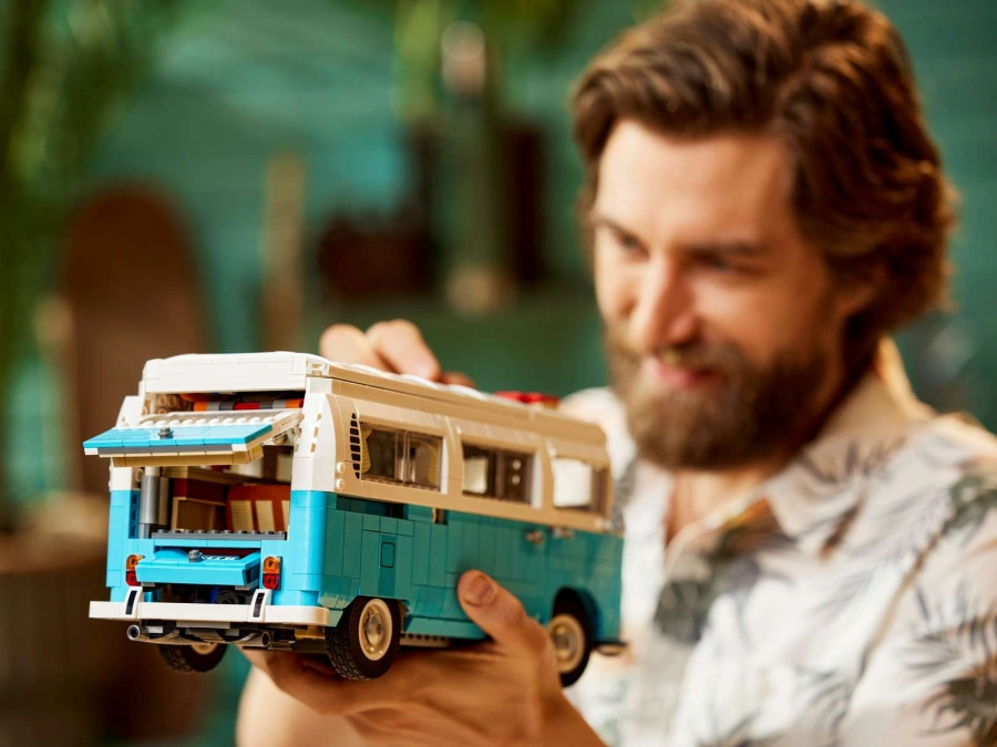 Блоковий конструктор LEGO Icons Фургон Volkswagen T2 Camper (10279)