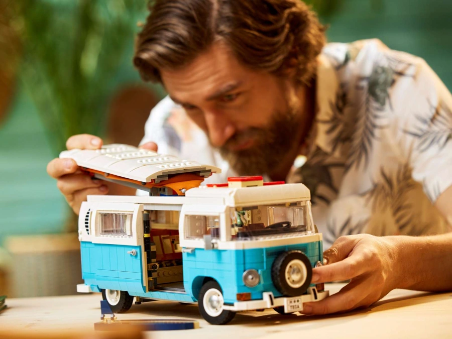 Блоковий конструктор LEGO Icons Фургон Volkswagen T2 Camper (10279)