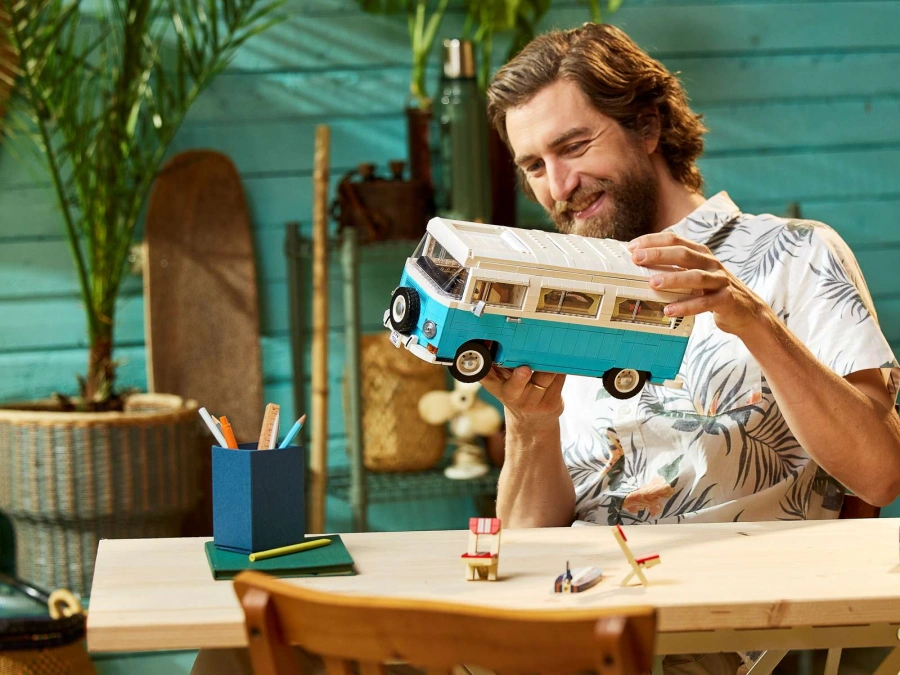 Блоковий конструктор LEGO Icons Фургон Volkswagen T2 Camper (10279)