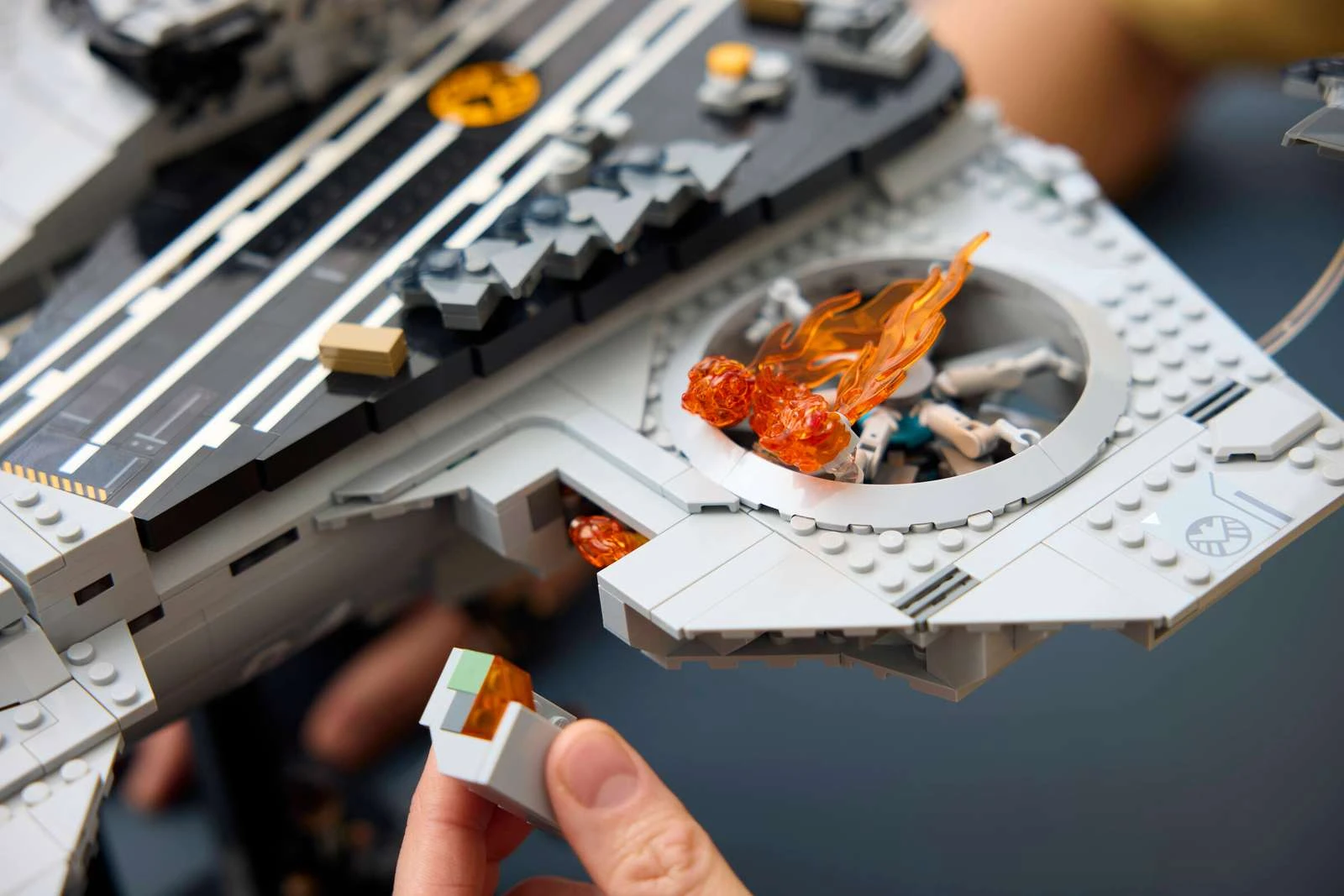 Блоковый конструктор LEGO Marvel Геликериер S.H.I.E.L.D. (76354)