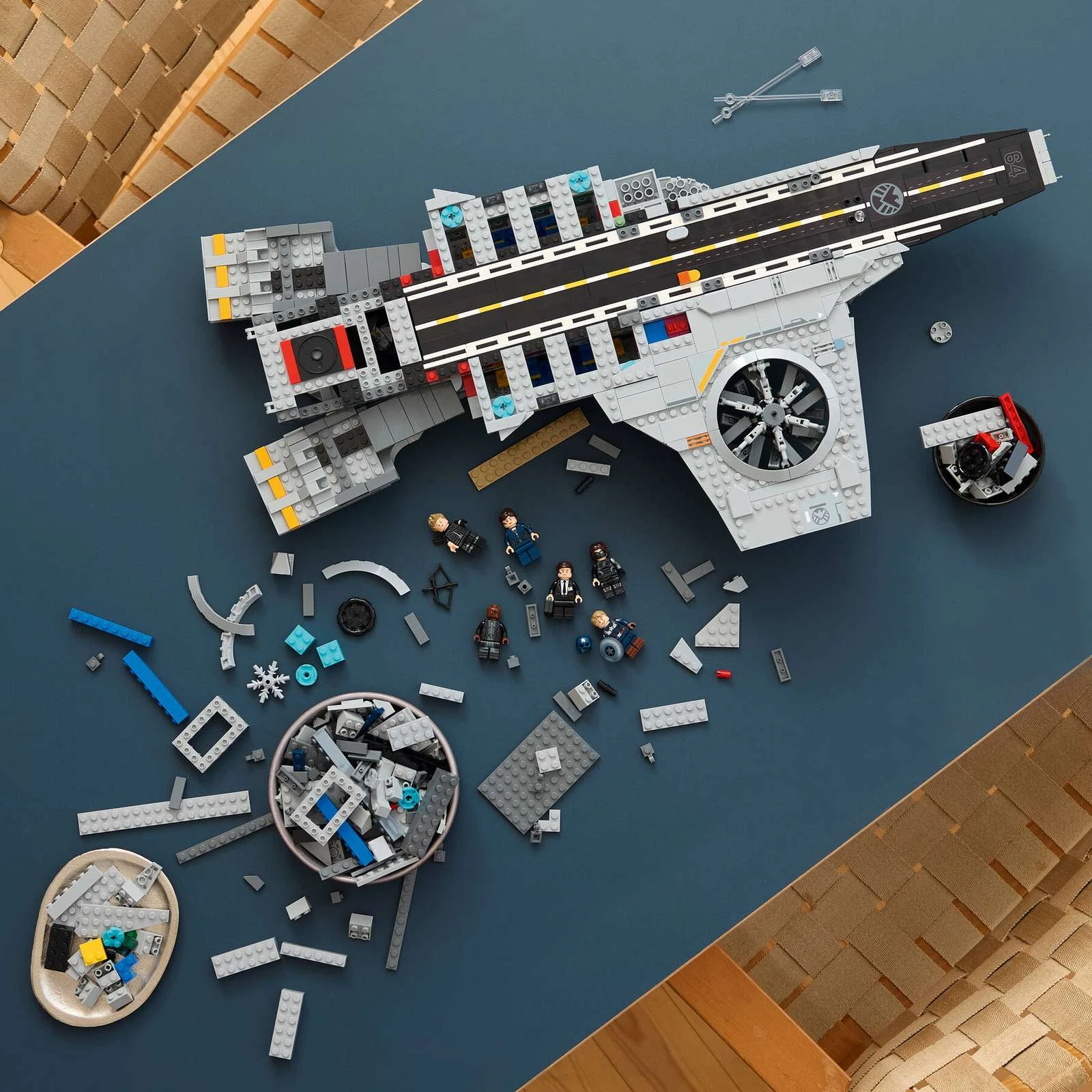 Блоковый конструктор LEGO Marvel Геликериер S.H.I.E.L.D. (76354)