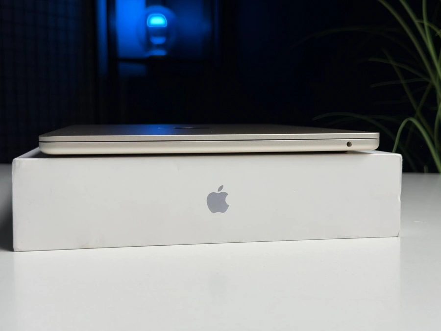 ВЖИВАНИЙ Б/У MacBook Air 13" M3/8CPU/8GPU/8GB/256GB Starlight 2024 (MRXT3) - Состояние: хорошее | Аккумулятор: 100% | Комплектация: полный | Гарантия: 3 мес.