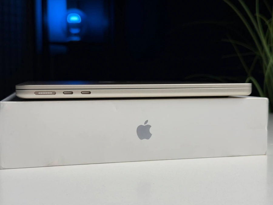 ВЖИВАНИЙ Б/У MacBook Air 13" M3/8CPU/8GPU/8GB/256GB Starlight 2024 (MRXT3) - Состояние: хорошее | Аккумулятор: 100% | Комплектация: полный | Гарантия: 3 мес.