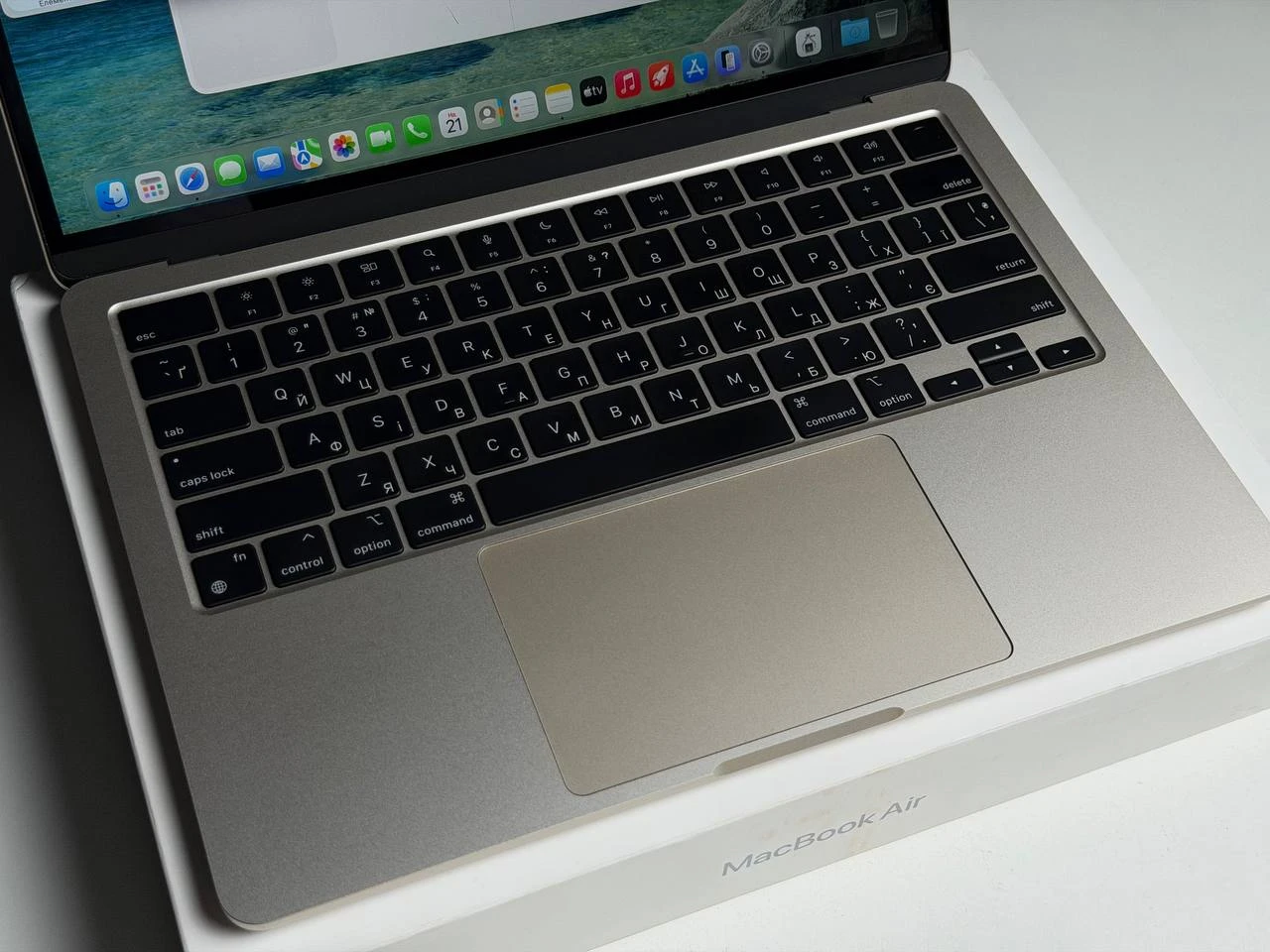 ВЖИВАНИЙ Б/У MacBook Air 13" M3/8CPU/8GPU/8GB/256GB Starlight 2024 (MRXT3) - Состояние: хорошее | Аккумулятор: 100% | Комплектация: полный | Гарантия: 3 мес.
