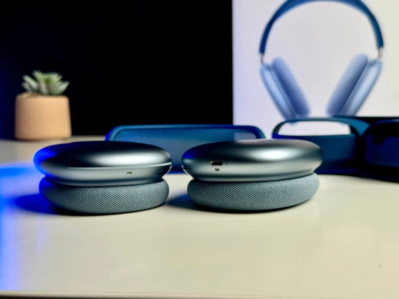 OPEN BOX Apple AirPods Max Sky Blue (MGYL3) - Состояние: хорошее | Аккумулятор: 100% | Комплектация: полный | Гарантия: 3 мес.