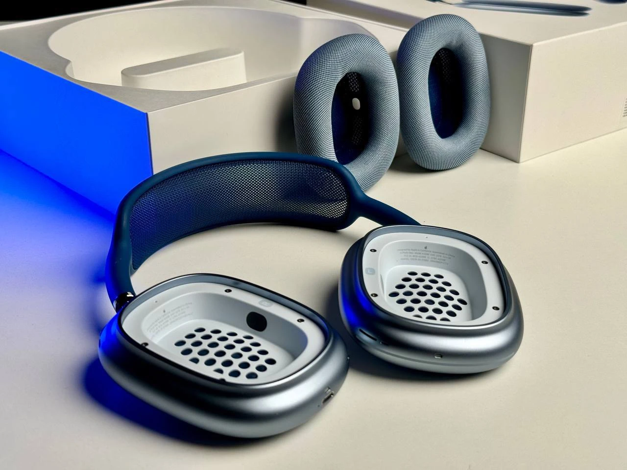 OPEN BOX Apple AirPods Max Sky Blue (MGYL3) - Состояние: хорошее | Аккумулятор: 100% | Комплектация: полный | Гарантия: 3 мес.