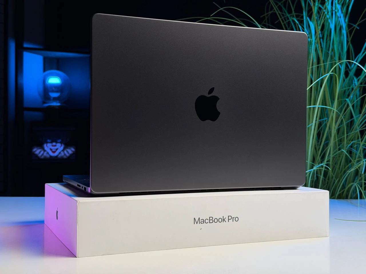 OPEN BOX Apple MacBook Pro 14" M5/10CPU/10GPU/24GB/1TB Space Black 2025 (MDE34) - Состояние: идеальное | Аккумулятор: 100% | Комплектация: полный | Гарантия: 3 мес.