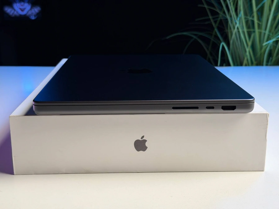 OPEN BOX Apple MacBook Pro 14" M5/10CPU/10GPU/24GB/1TB Space Black 2025 (MDE34) - Состояние: идеальное | Аккумулятор: 100% | Комплектация: полный | Гарантия: 3 мес.