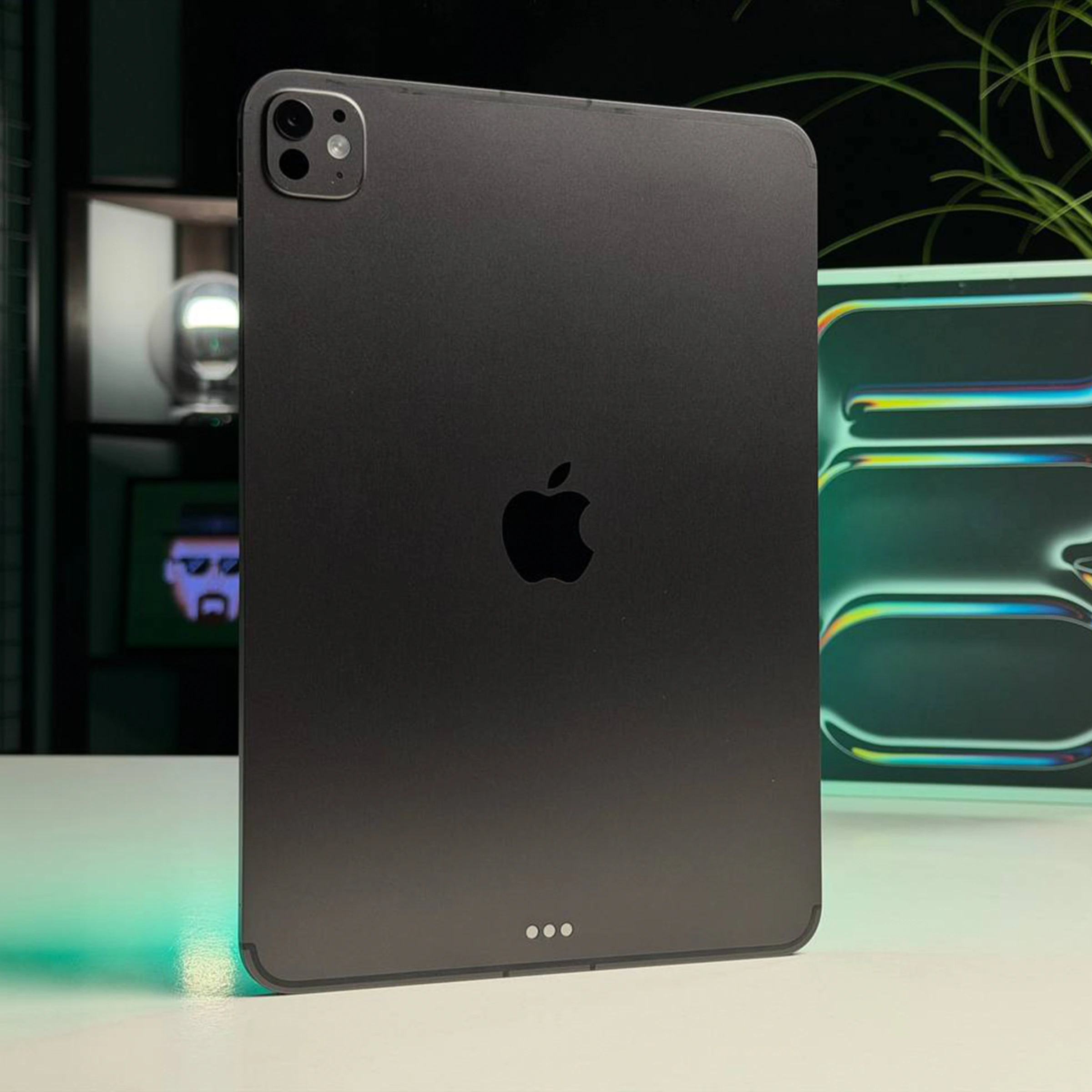 OPEN BOX Планшет Apple iPad Pro 11" M5 2025 Wi-Fi + Cellular 512GB with Standard glass - Space Black (ME2Q4) - Стан: ідеальний | Акумулятор: 100% | Комплектація: повний | Гарантія: 3 міс.