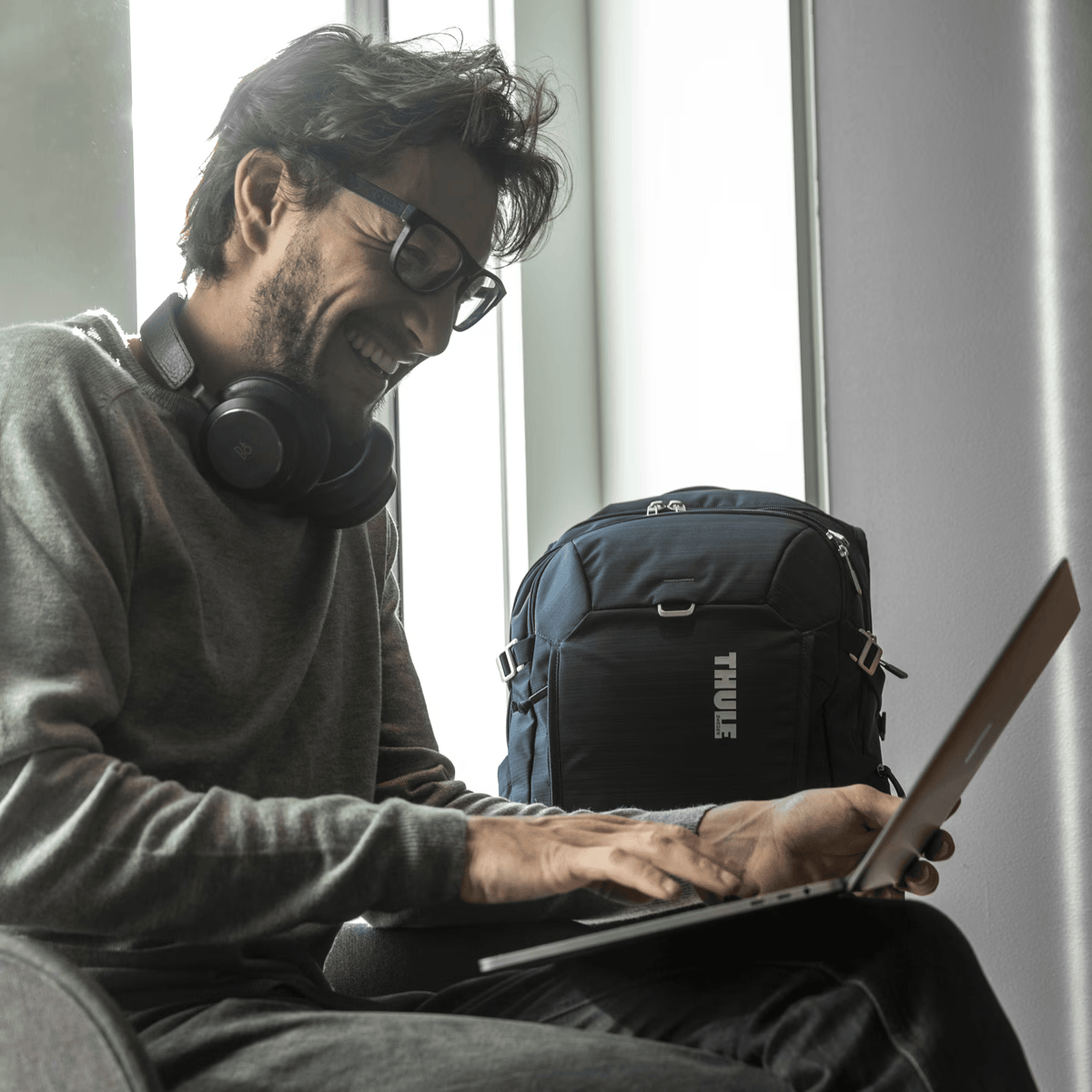 Рюкзак для ноутбука и планшета Thule Construct Laptop Backpack 28L - Carbon Blue (3205355)