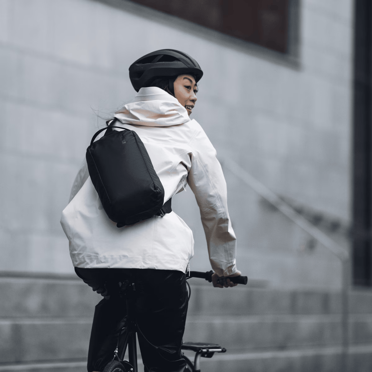 Сумка через плече Thule Tact Sling 8L - Black (3205291)
