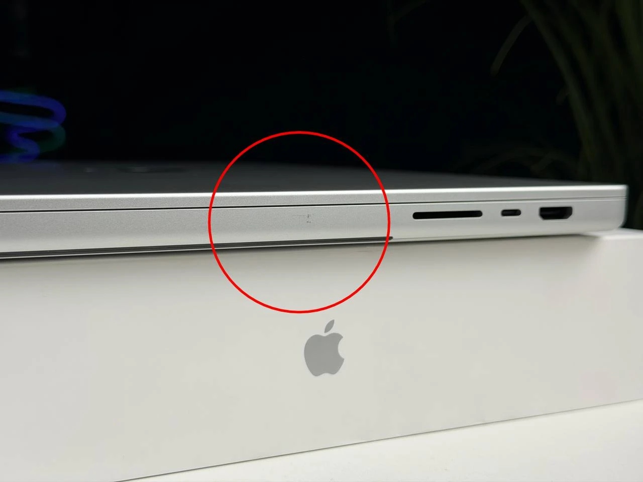 УЦЕНКА Apple MacBook Pro 16" M5 Max/18CPU/32GPU/36GB/2TB Silver 2026 (MGE74) - Состояние: новое, не активированное | Аккумулятор: 100% | Комплектация: полный | Гарантия: 3 мес.