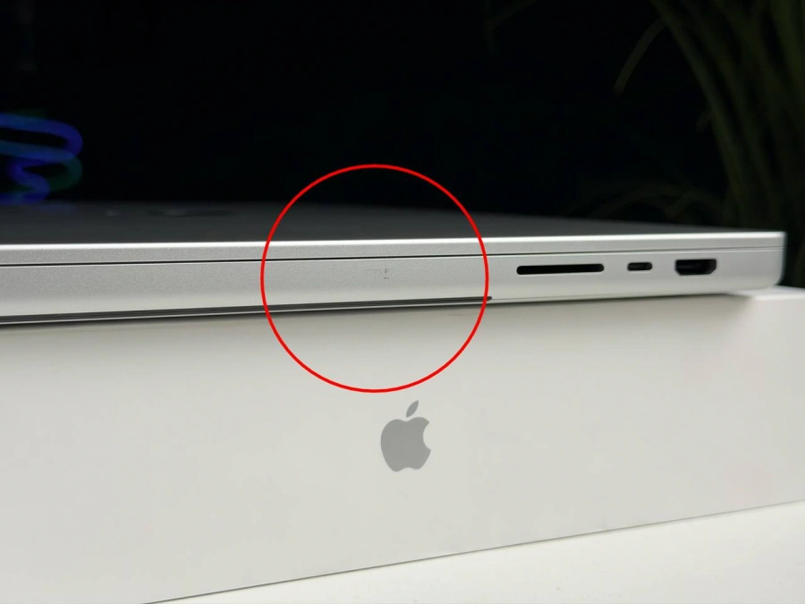 УЦЕНКА Apple MacBook Pro 16" M5 Max/18CPU/32GPU/36GB/2TB Silver 2026 (MGE74) - Состояние: новое, не активированное | Аккумулятор: 100% | Комплектация: полный | Гарантия: 3 мес.