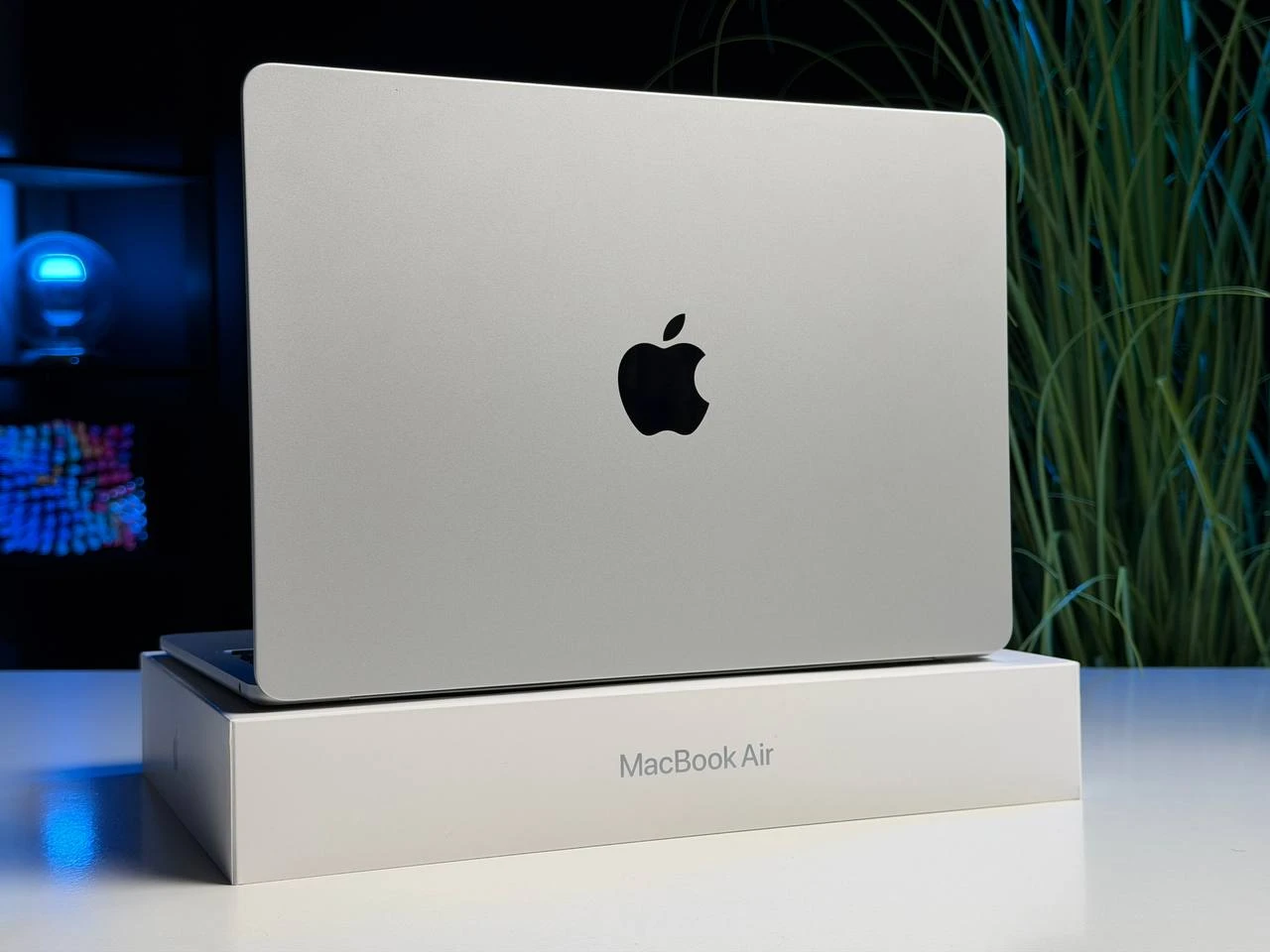 ВИТРИННЫЙ MacBook Air 13.6" Silver 2022 M2/16G/512 (Z15W000B4) - Состояние: хорошее | Аккумулятор: 100% | Комплектация: полный | Гарантия: 3 мес.