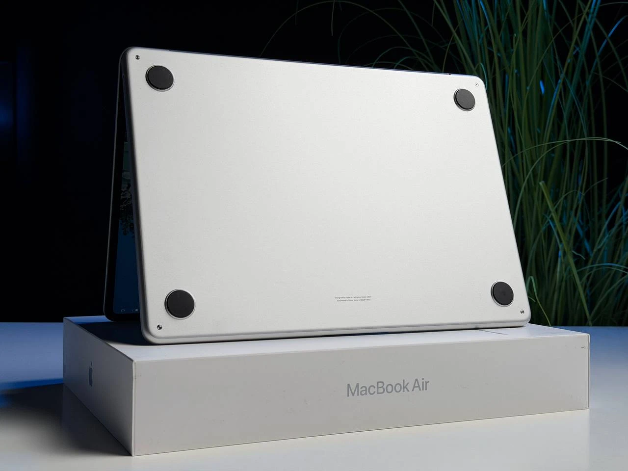 ВИТРИННЫЙ MacBook Air 13.6" Silver 2022 M2/16G/512 (Z15W000B4) - Состояние: хорошее | Аккумулятор: 100% | Комплектация: полный | Гарантия: 3 мес.