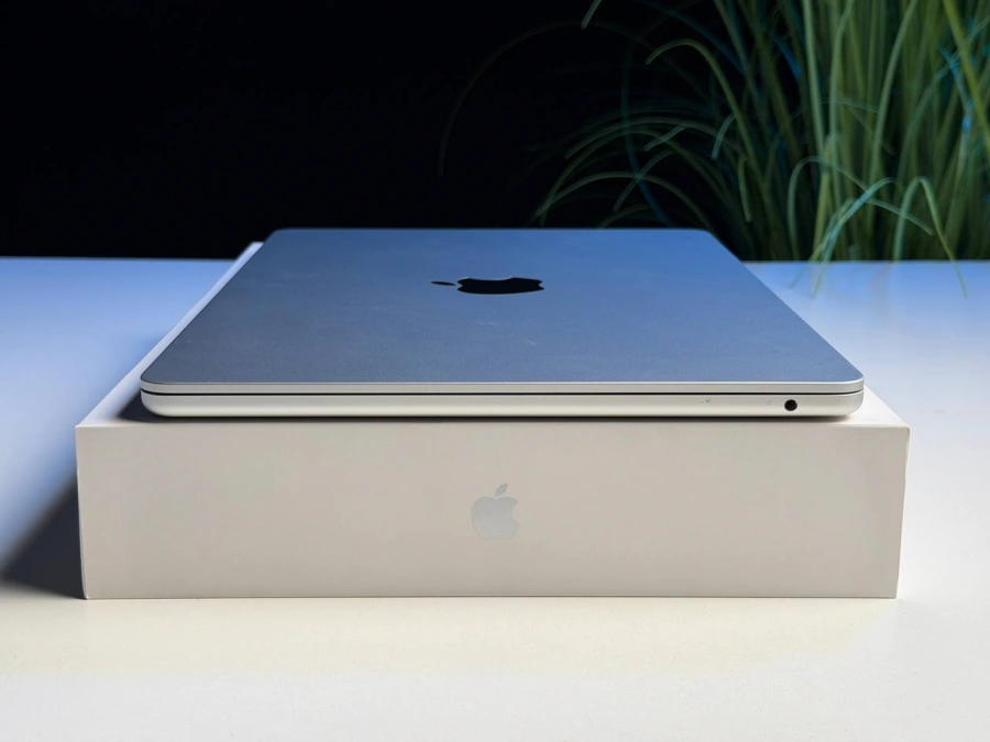 ВИТРИННЫЙ MacBook Air 13.6" Silver 2022 M2/16G/512 (Z15W000B4) - Состояние: хорошее | Аккумулятор: 100% | Комплектация: полный | Гарантия: 3 мес.