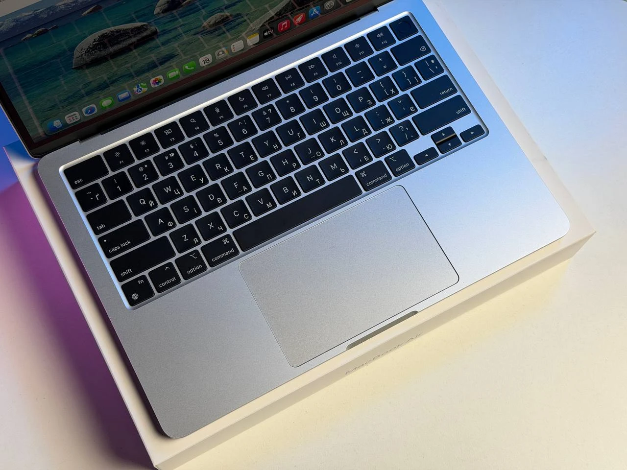 ВИТРИННЫЙ MacBook Air 13.6" Silver 2022 M2/16G/512 (Z15W000B4) - Состояние: хорошее | Аккумулятор: 100% | Комплектация: полный | Гарантия: 3 мес.