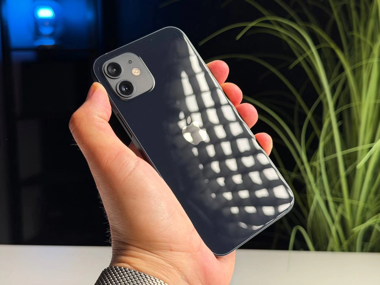 ВЖИВАНИЙ Б/У Apple iPhone 12 64GB Black (MGH63, MGJ53) - Состояние: хорошее | Аккумулятор: 98% | Комплектация: iPhone, кабель | Гарантия: 3 мес.