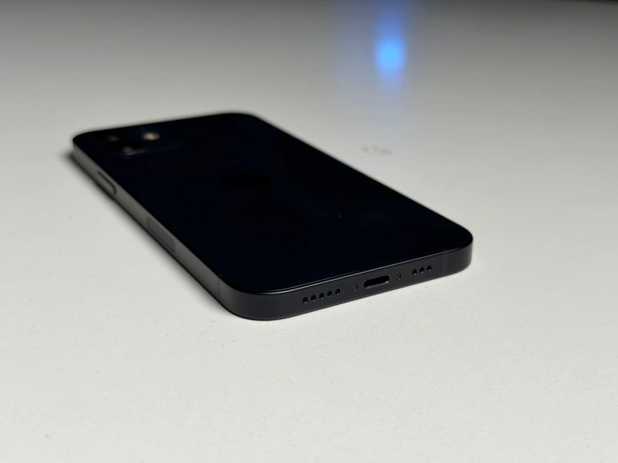 ВЖИВАНИЙ Б/У Apple iPhone 12 64GB Black (MGH63, MGJ53) - Состояние: хорошее | Аккумулятор: 98% | Комплектация: iPhone, кабель | Гарантия: 3 мес.