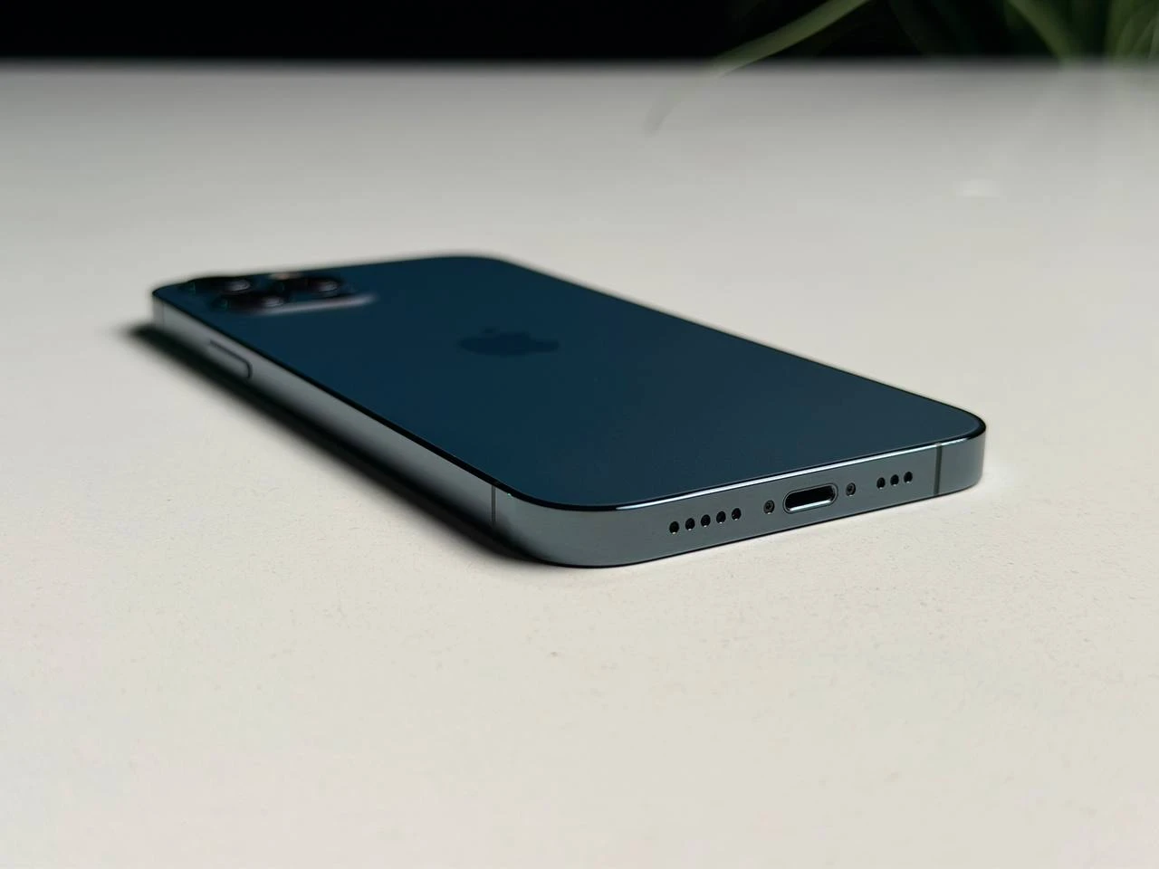 ВЖИВАНИЙ Б/У Apple iPhone 12 Pro 128GB Pacific Blue (MGLR3, MGMN3) - Стан: гарний | Акумулятор: 100% | Комплектація: iPhone, кабель | Гарантія: 3 міс