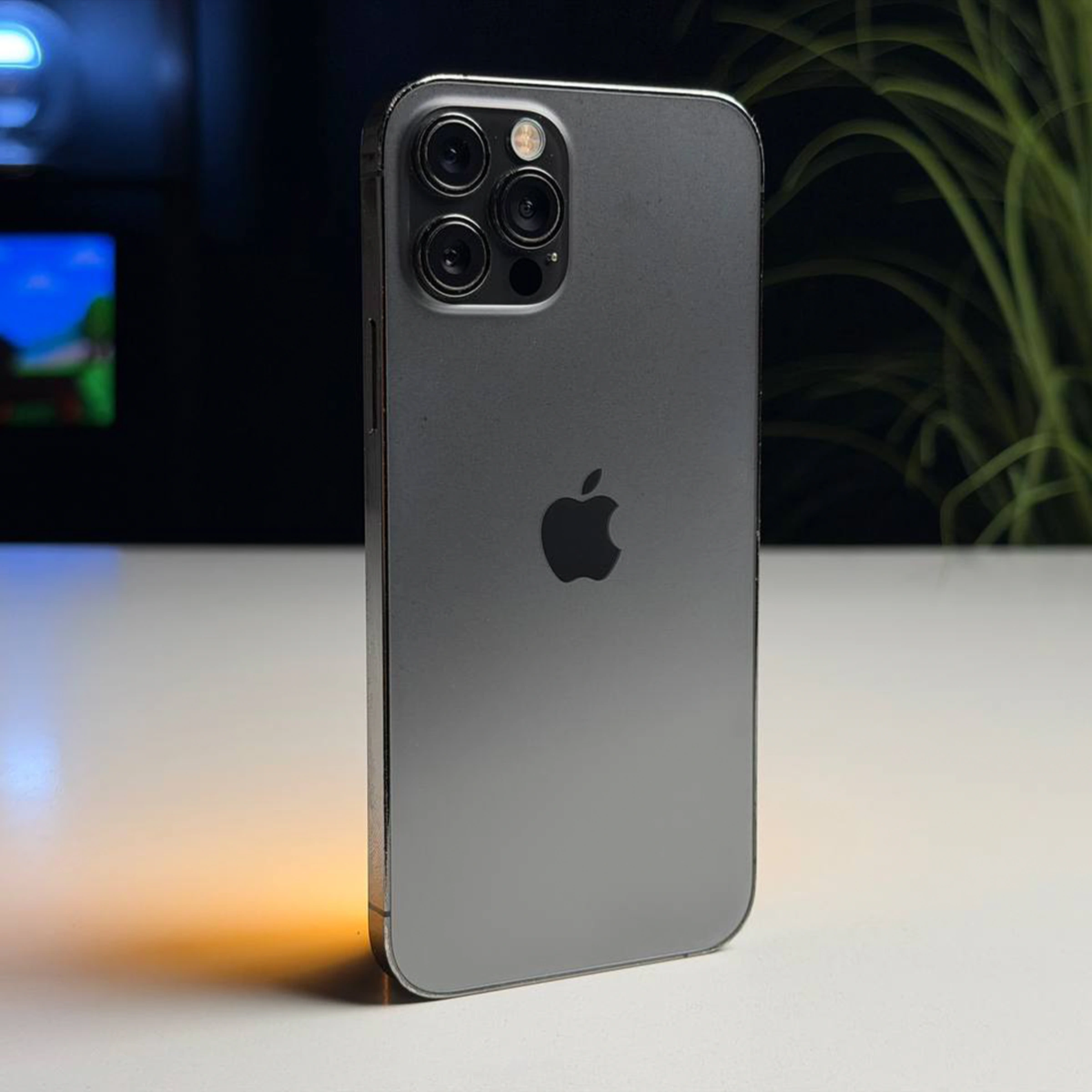 ВЖИВАНИЙ Б/У Apple iPhone 12 Pro 256GB Graphite (MGLT3, MGMP3) - Состояние: хорошее | Аккумулятор: 100% | Комплектация: iPhone, кабель | Гарантия: 3 мес.