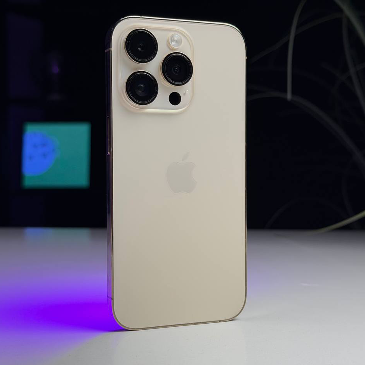 ВЖИВАНИЙ Б/У Apple iPhone 14 Pro 256GB Gold (MQ183) - Состояние: хорошее | Аккумулятор: 100% | Комплектация: iPhone, кабель | Гарантия: 3 мес.