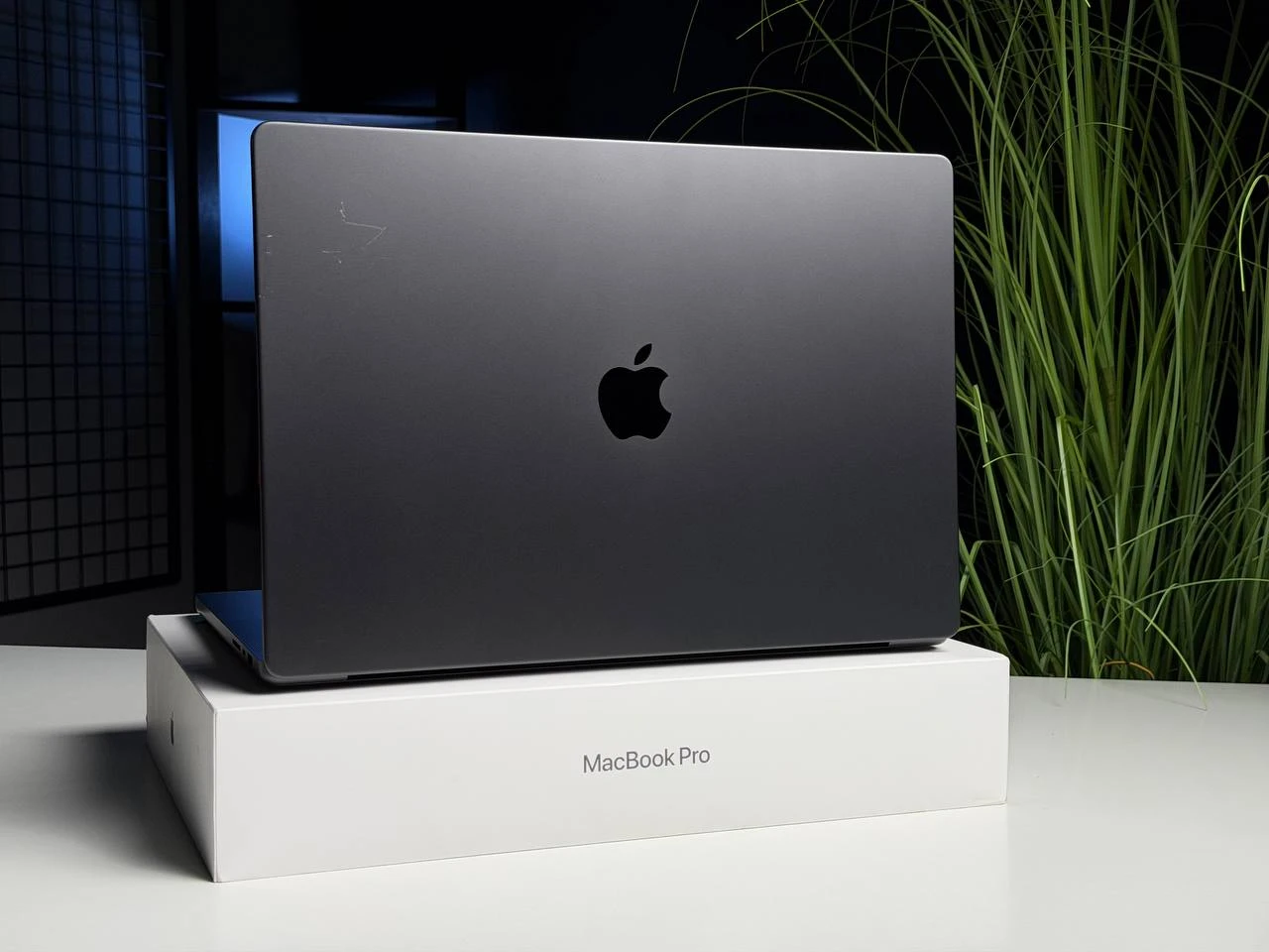 ВЖИВАНИЙ Б/У Apple MacBook Pro 16" M4 Pro/14CPU/20GPU/24GB/512GB Space Black 2024 (MX2X3) - Стан: гарний | Акумулятор: 99% | Комплектація: повний | Гарантія: 3 міс.