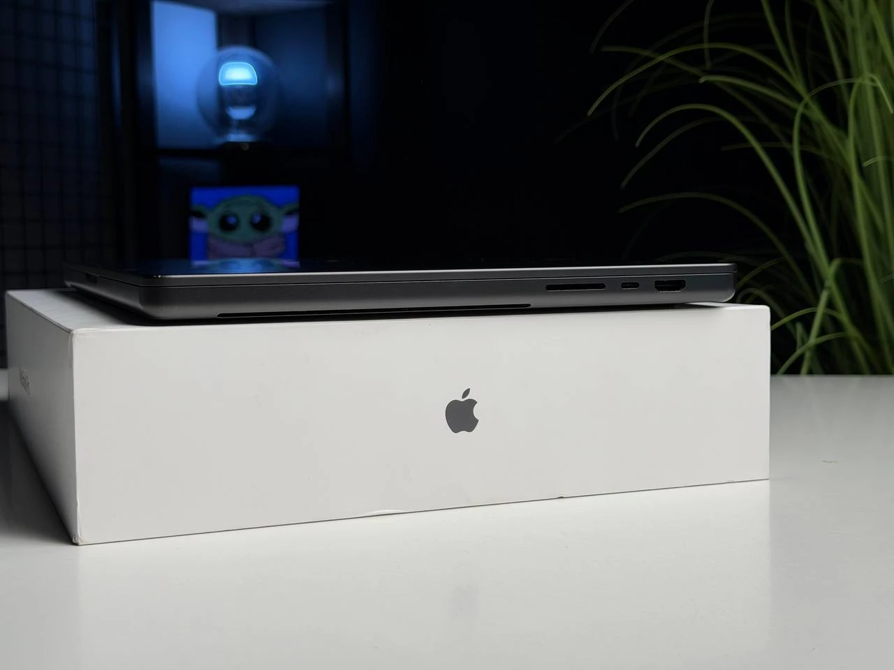 ВЖИВАНИЙ Б/У Apple MacBook Pro 16" M4 Pro/14CPU/20GPU/24GB/512GB Space Black 2024 (MX2X3) - Стан: гарний | Акумулятор: 99% | Комплектація: повний | Гарантія: 3 міс.