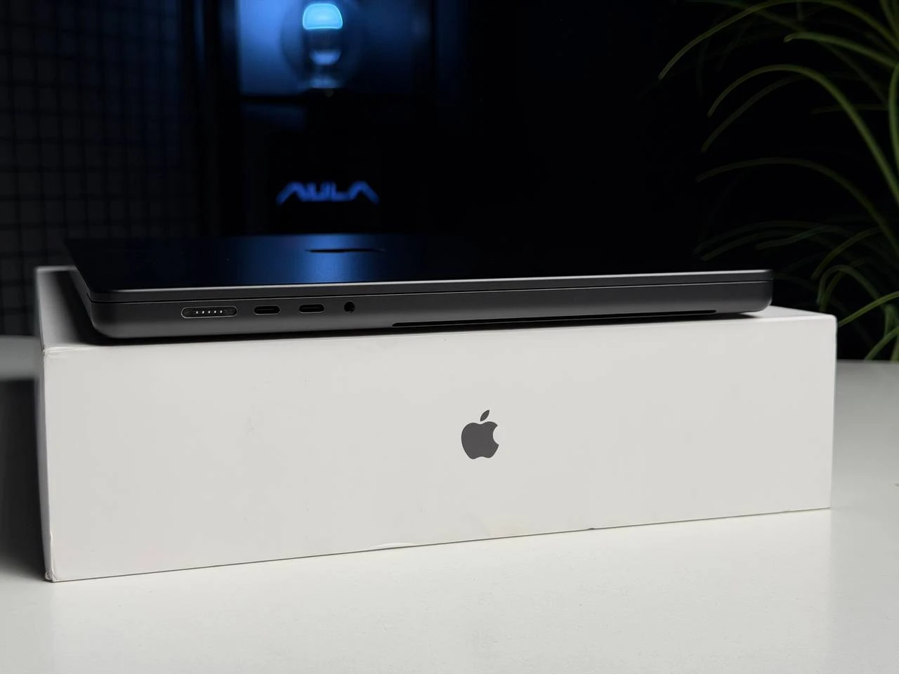 ВЖИВАНИЙ Б/У Apple MacBook Pro 16" M4 Pro/14CPU/20GPU/24GB/512GB Space Black 2024 (MX2X3) - Стан: гарний | Акумулятор: 99% | Комплектація: повний | Гарантія: 3 міс.