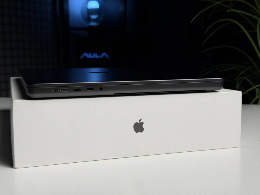 ВЖИВАНИЙ Б/У Apple MacBook Pro 16" M4 Pro/14CPU/20GPU/24GB/512GB Space Black 2024 (MX2X3) - Стан: гарний | Акумулятор: 99% | Комплектація: повний | Гарантія: 3 міс.