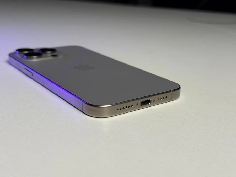 ВЖИВАНИЙ Б/У Apple iPhone 15 Pro Max 256GB Natural Titanium (MU793) - Стан: гарний | Акумулятор: 100% | Комплектація: iPhone, кабель | Гарантія: 3 міс.